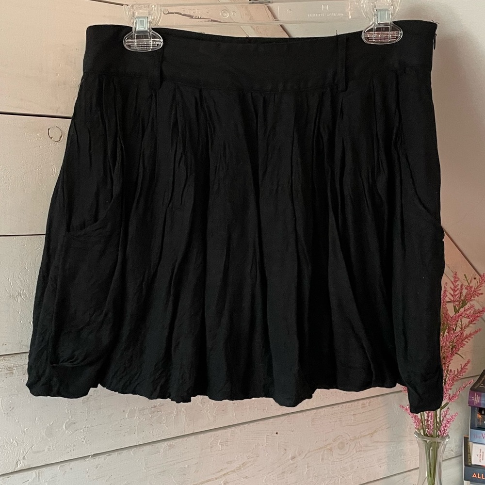 Black mini skirt size M